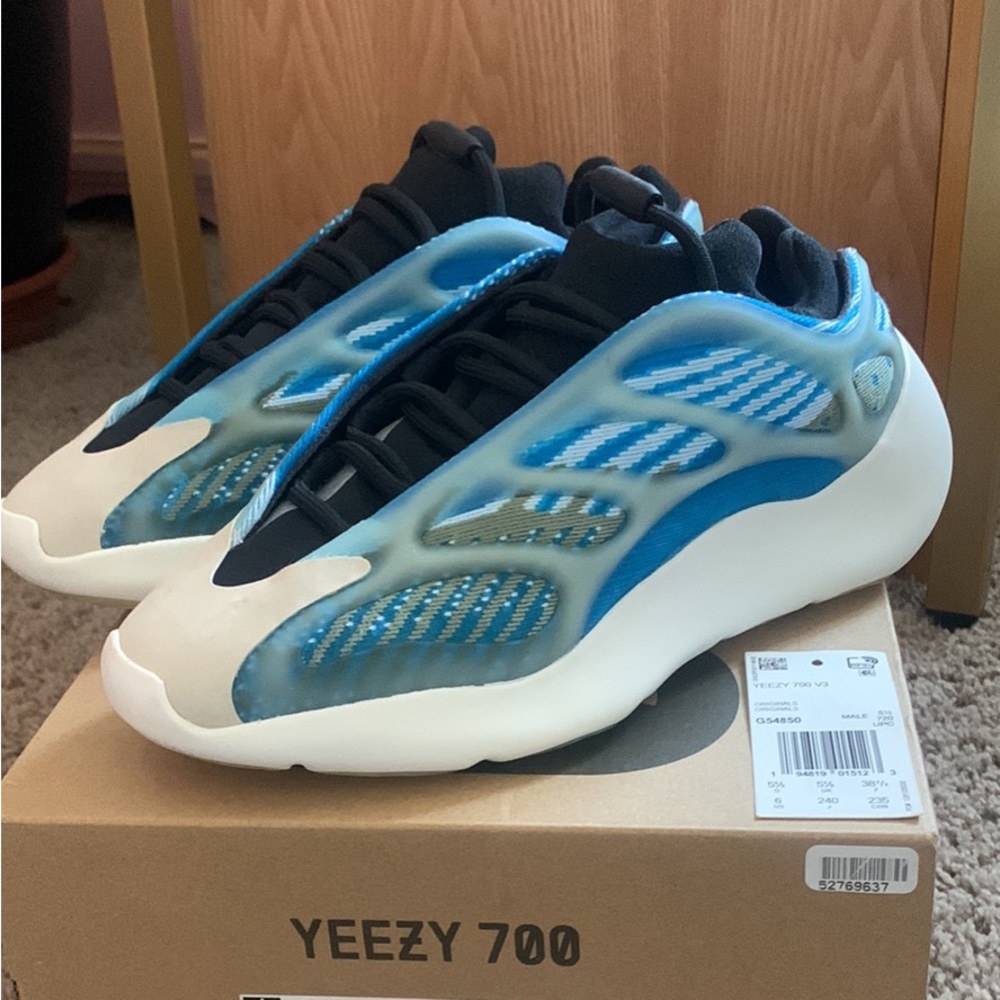 Yeezy 700 V3 Adidas